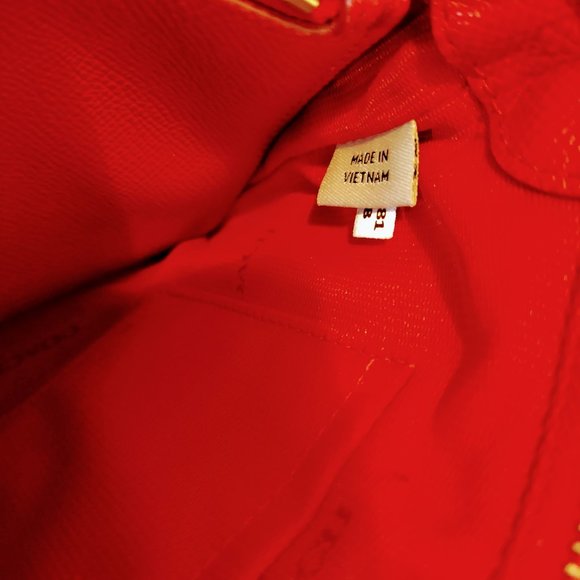 Coach Red Wristlet with Removable Matching Pouch - Picture 6 of 15